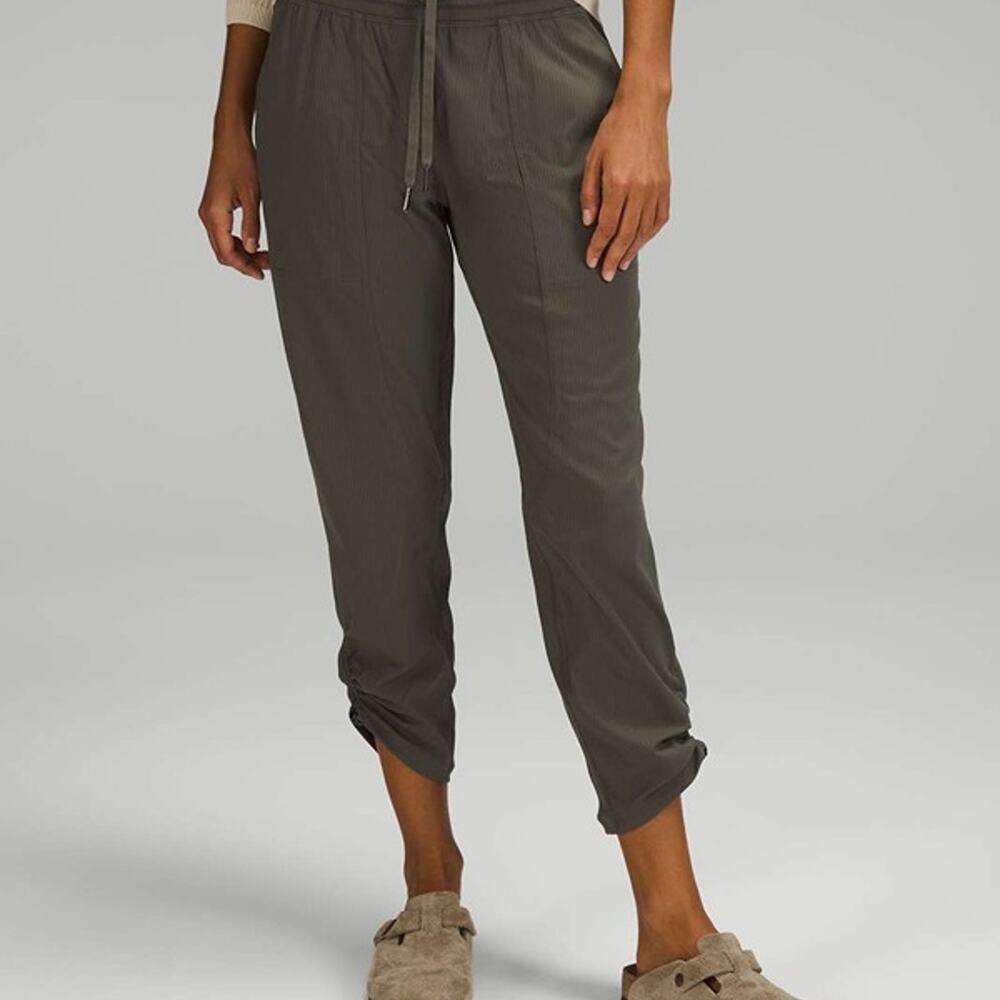 Lululemon Carob Brown Dance Studio Mid Rise 25 Cropped Track Pants Size 2